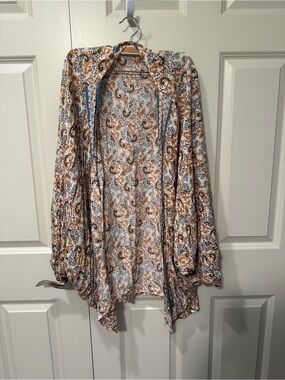 Lulla Collection Printed Open-Front Cape in White and Brown Floral